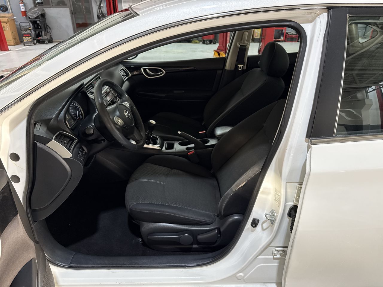2017 Nissan SENTRA ADVANCE MT