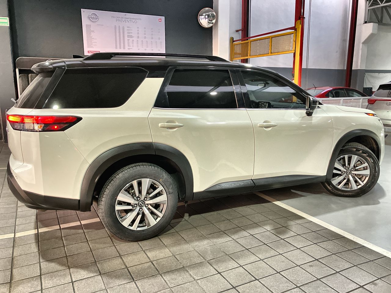 2023 Nissan PATHFINDER ADVANCE 2WD 23