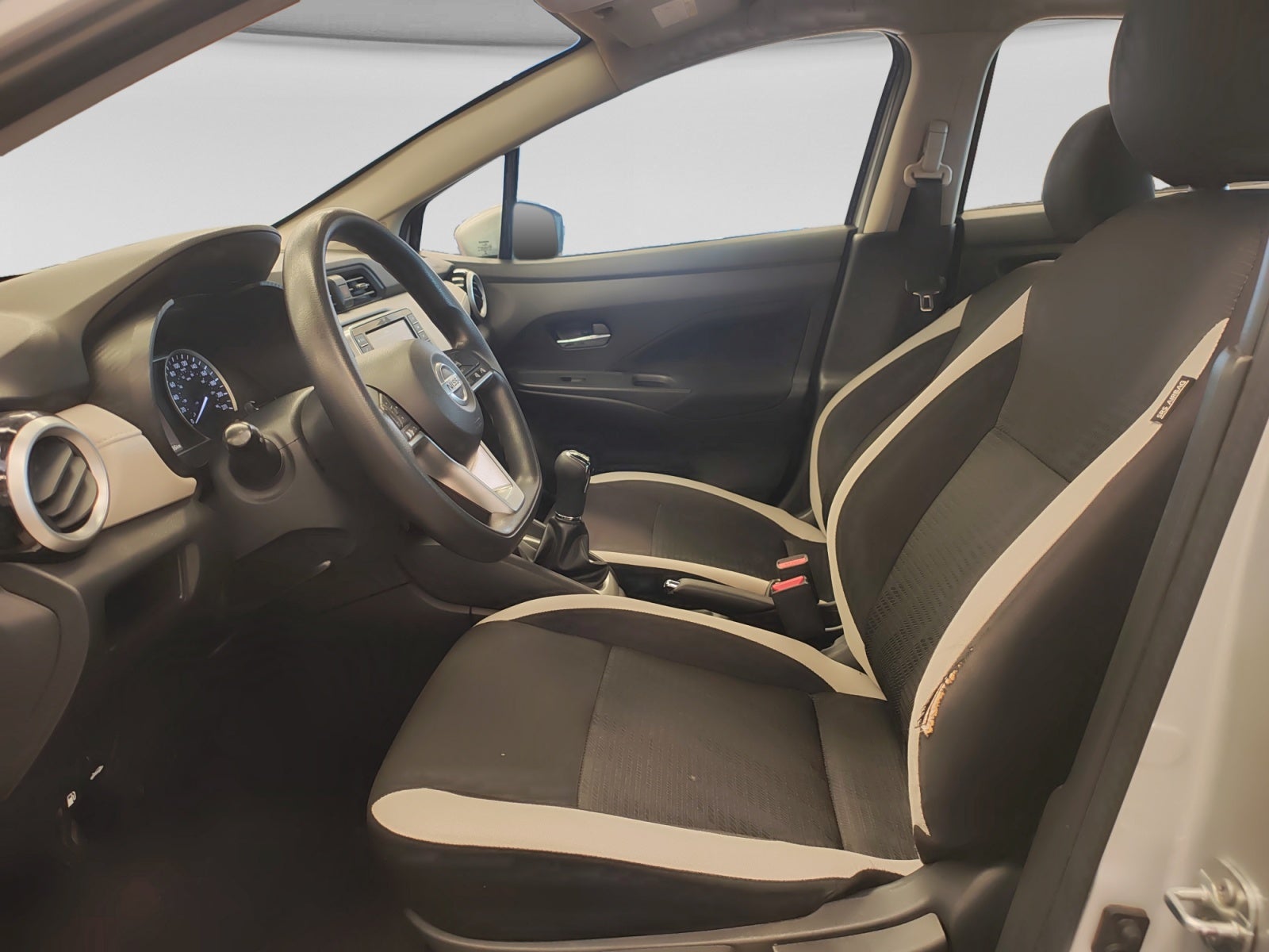 2022 Nissan VERSA ADVANCE MT 22
