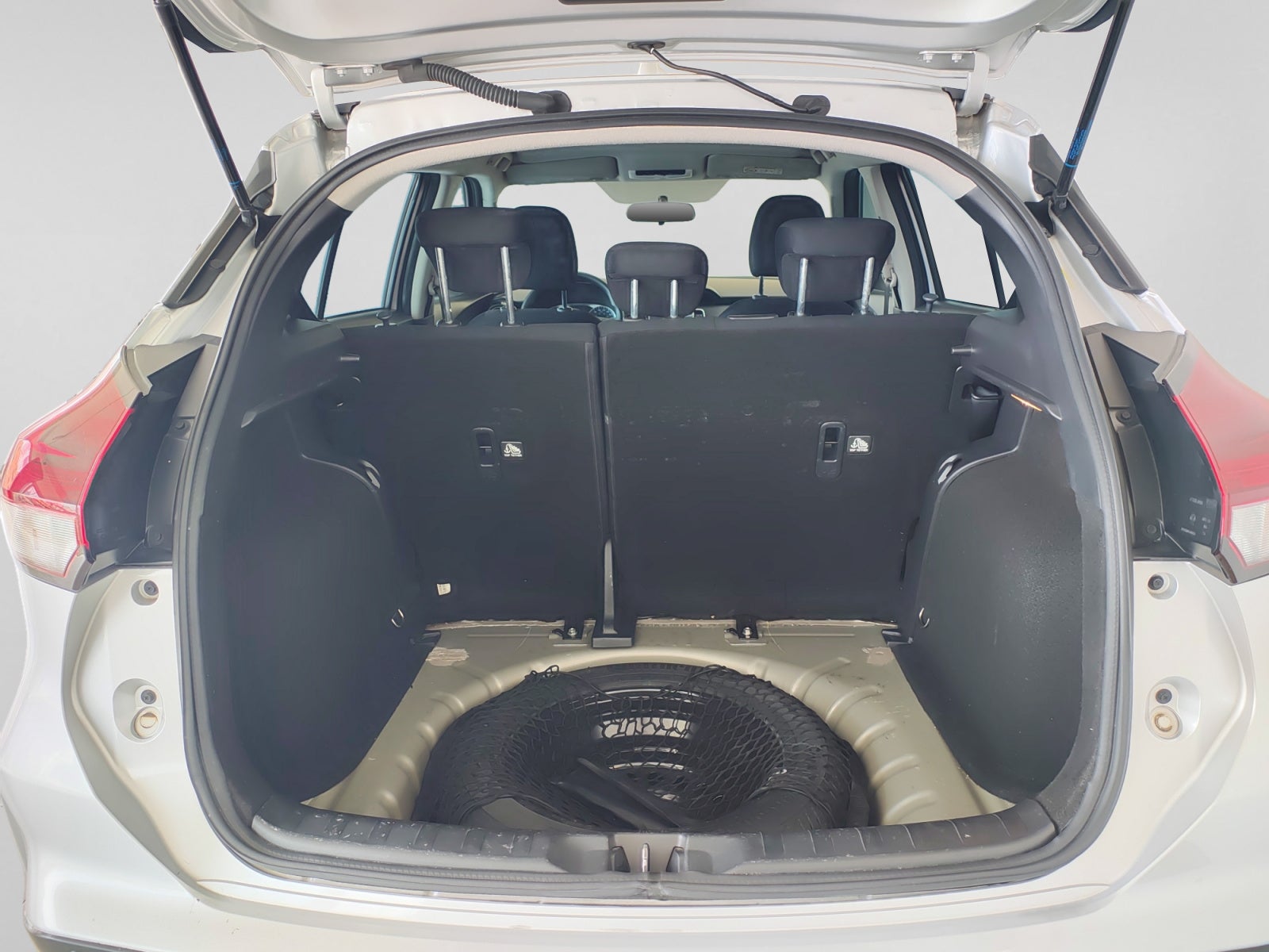 2023 Nissan KICKS ADVANCE 1.6 LTS MT 23
