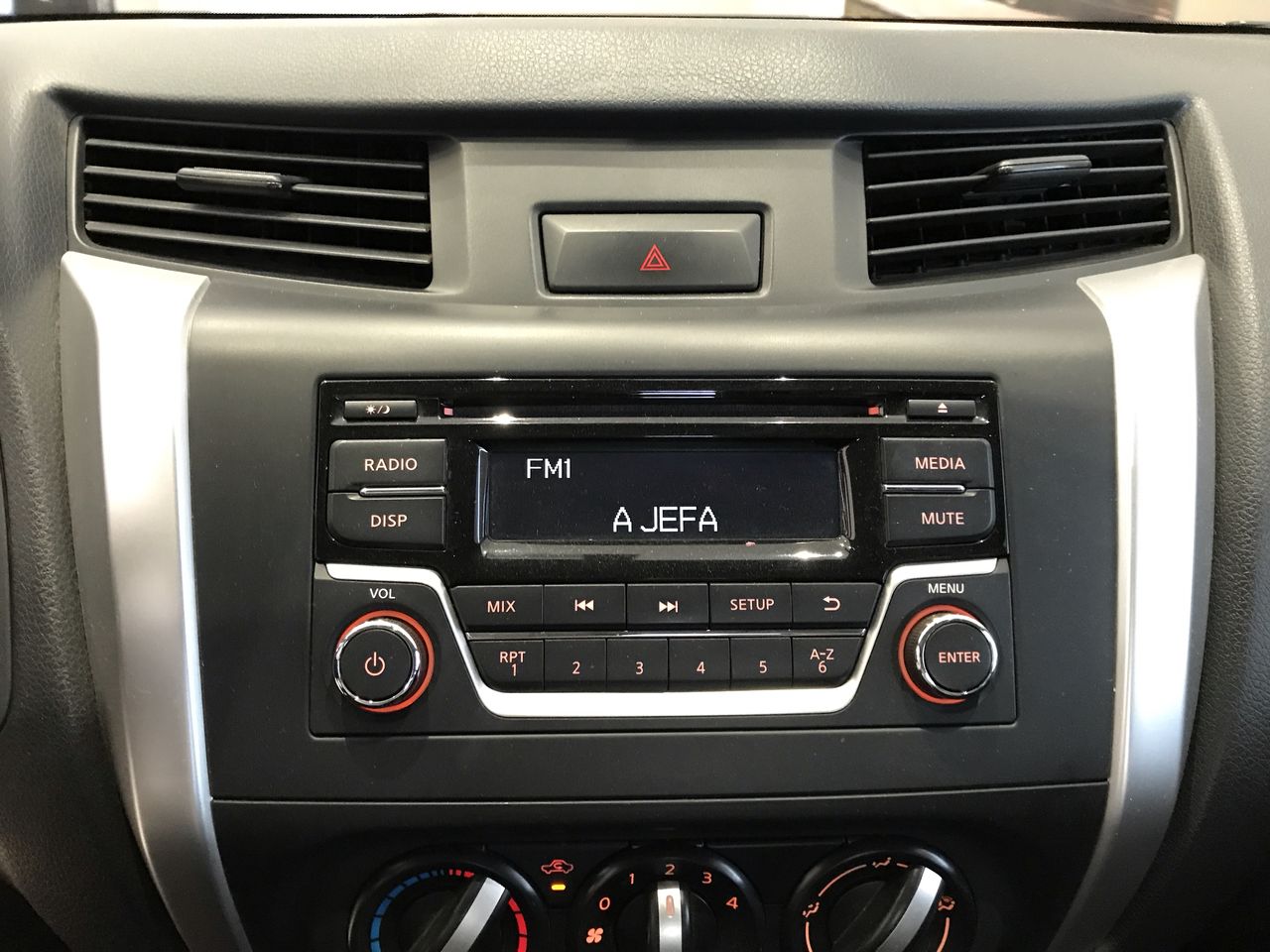 2020 Nissan NP300 DOBLE CABINA DOBLE CABINA SE TM AC PAQ SEG 6VEL