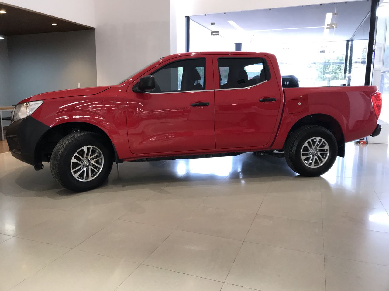 2020 Nissan NP300 DOBLE CABINA DOBLE CABINA SE TM AC PAQ SEG 6VEL