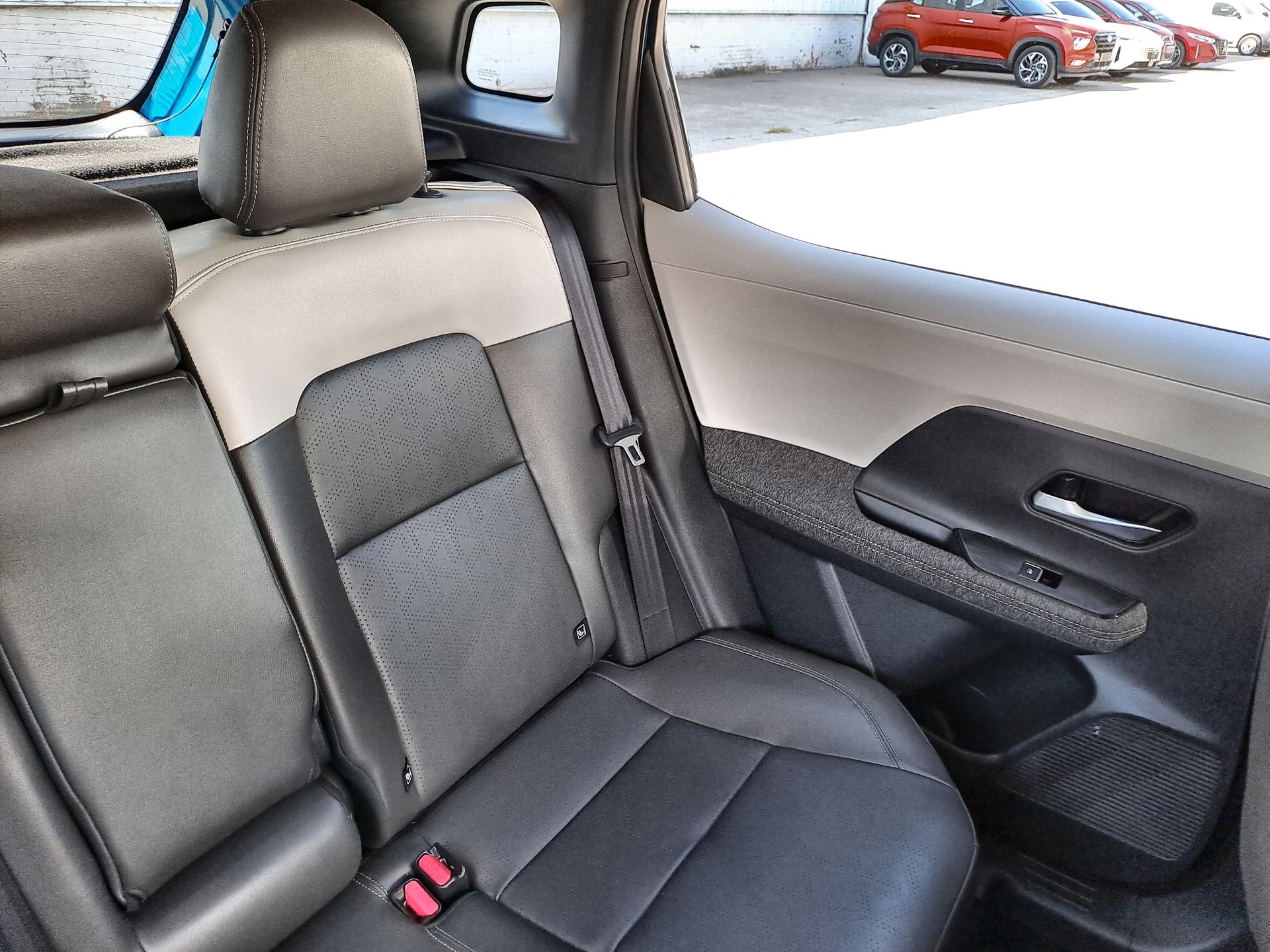 2025 Nissan KICKS PLATINUM CVT 25