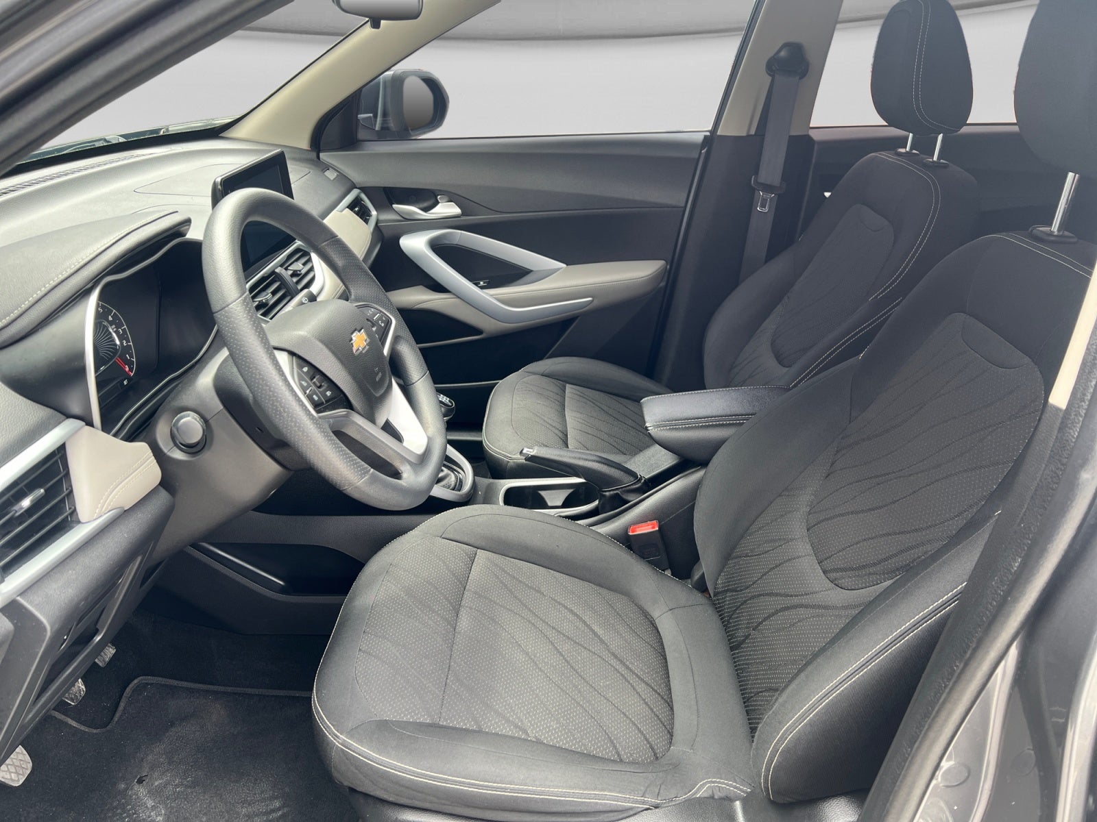2023 Chevrolet GROOVE LT MT