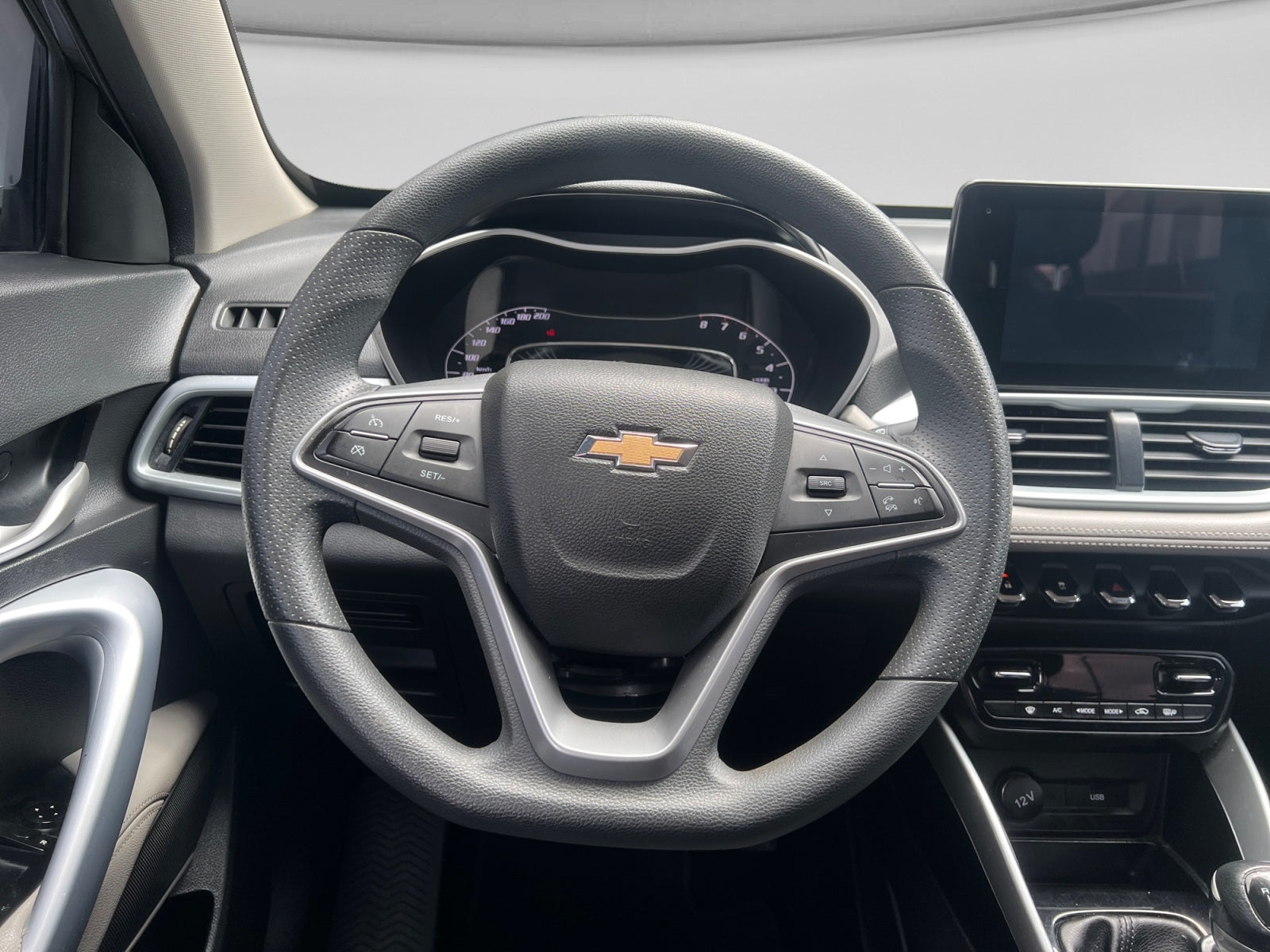 2023 Chevrolet GROOVE LT MT