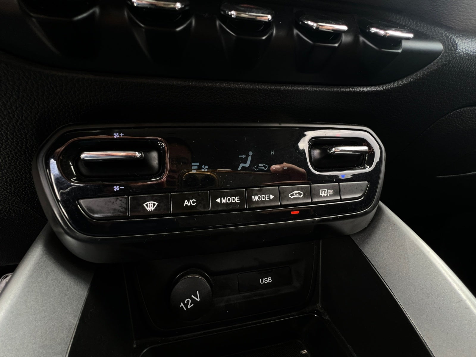 2023 Chevrolet GROOVE LT MT