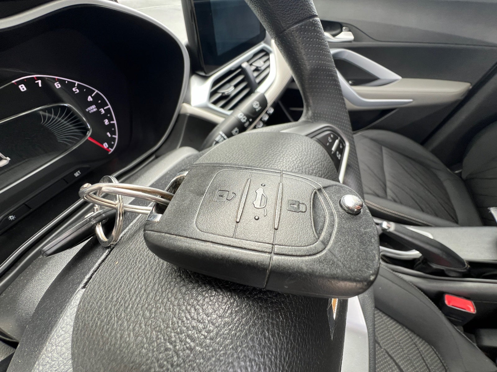 2023 Chevrolet GROOVE LT MT