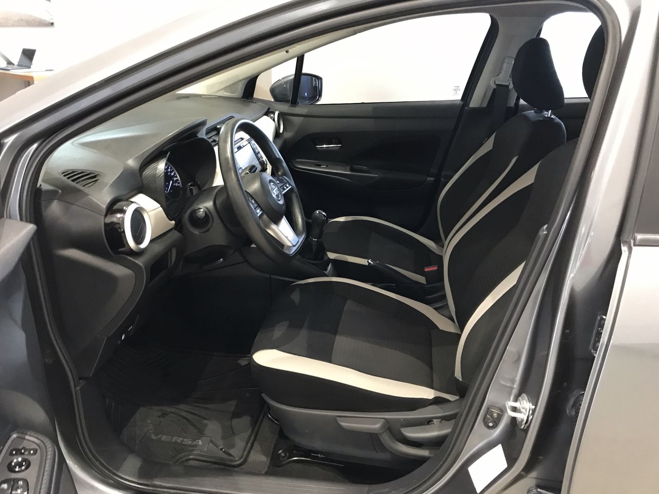 2022 Nissan VERSA ADVANCE MT 22