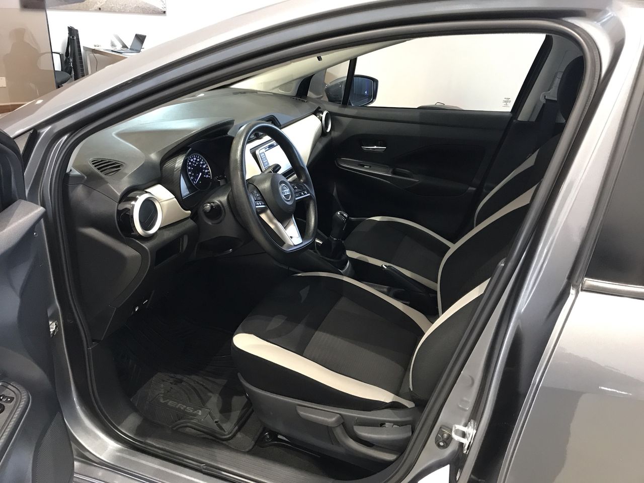 2022 Nissan VERSA ADVANCE MT 22