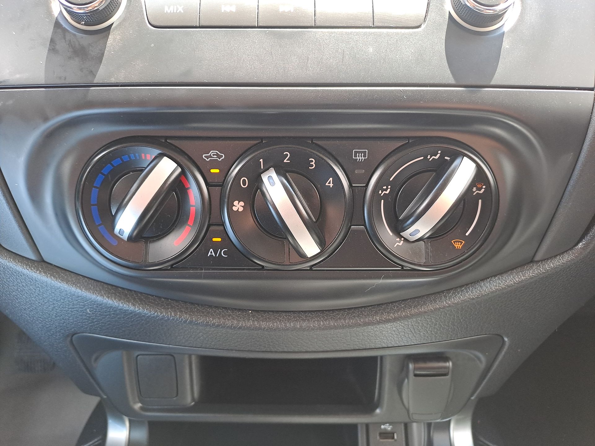 2024 Nissan FRONTIER FRONTIER XE TM 24