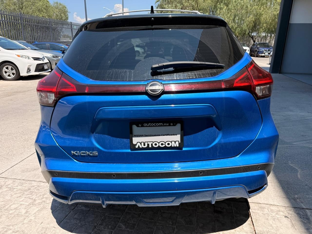 2024 Nissan KICKS KICKS PLATINUM CVT NEGRO BI-TONO