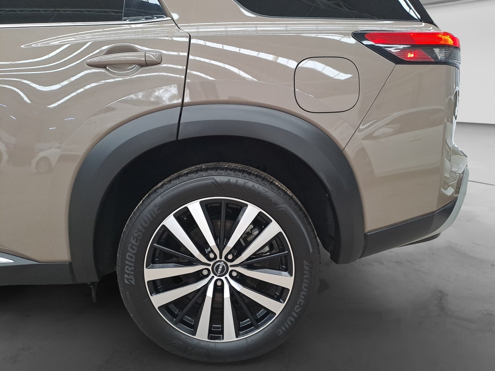 2025 Nissan PATHFINDER PATHFINDER PLATINUM 4WD