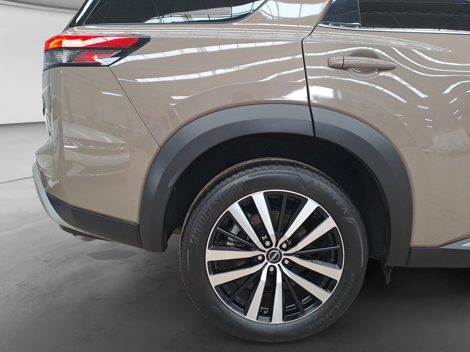 2025 Nissan PATHFINDER PATHFINDER PLATINUM 4WD