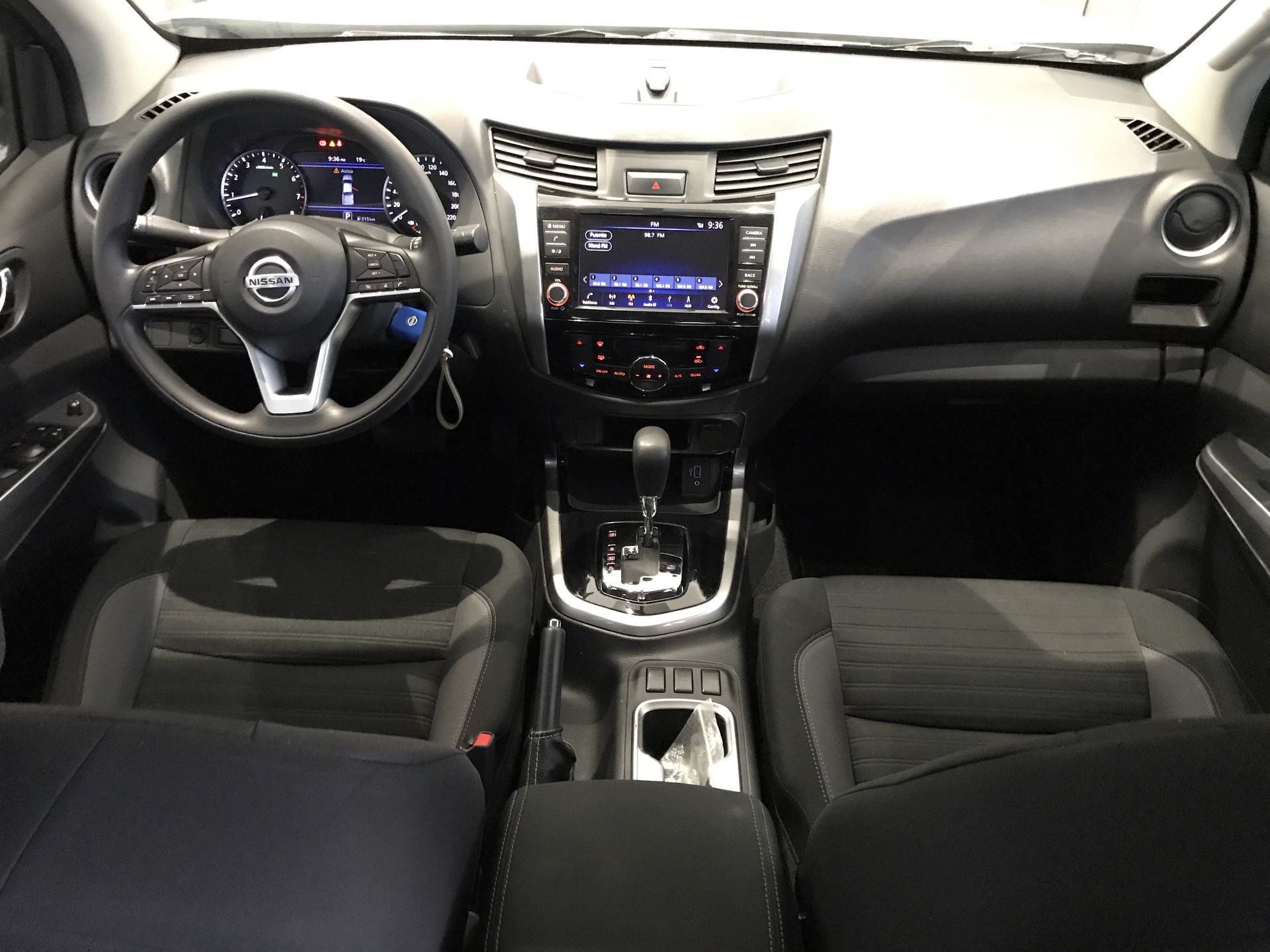 2021 Nissan FRONTIER LE TA 21