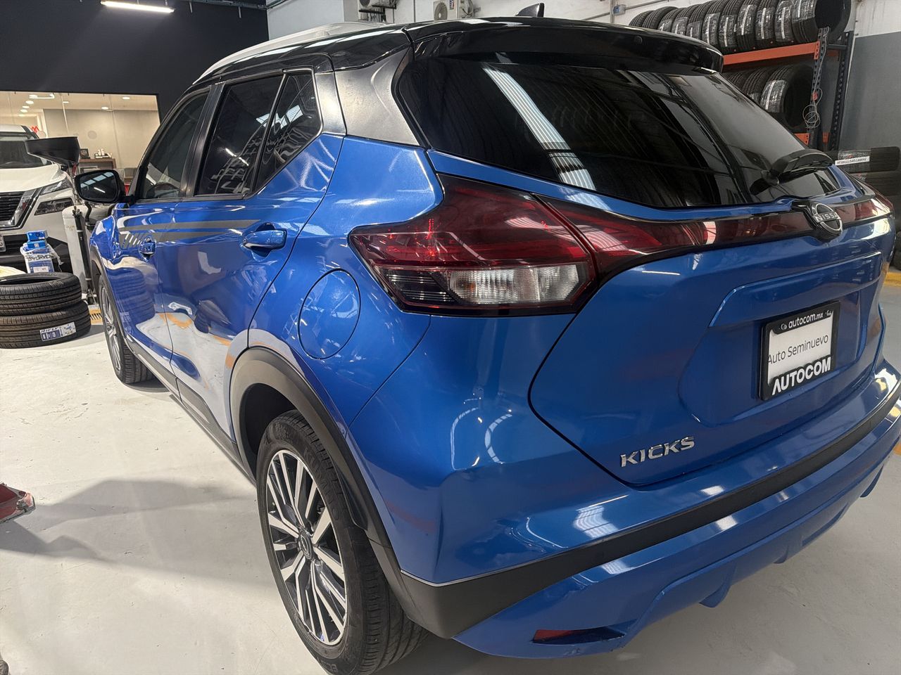 2023 Nissan KICKS PLATINUM BI-TONO 1.6 LTS CVT 23