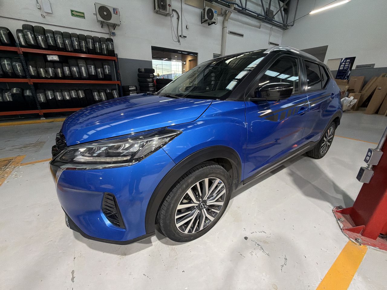 2023 Nissan KICKS PLATINUM BI-TONO 1.6 LTS CVT 23