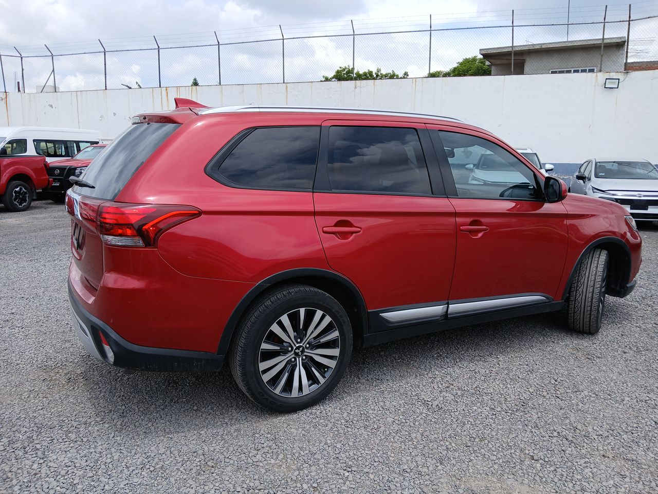 2019 Mitsubishi OUTLANDER ES