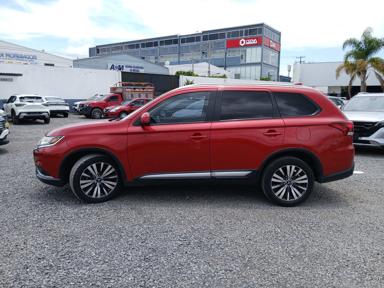 2019 Mitsubishi OUTLANDER ES