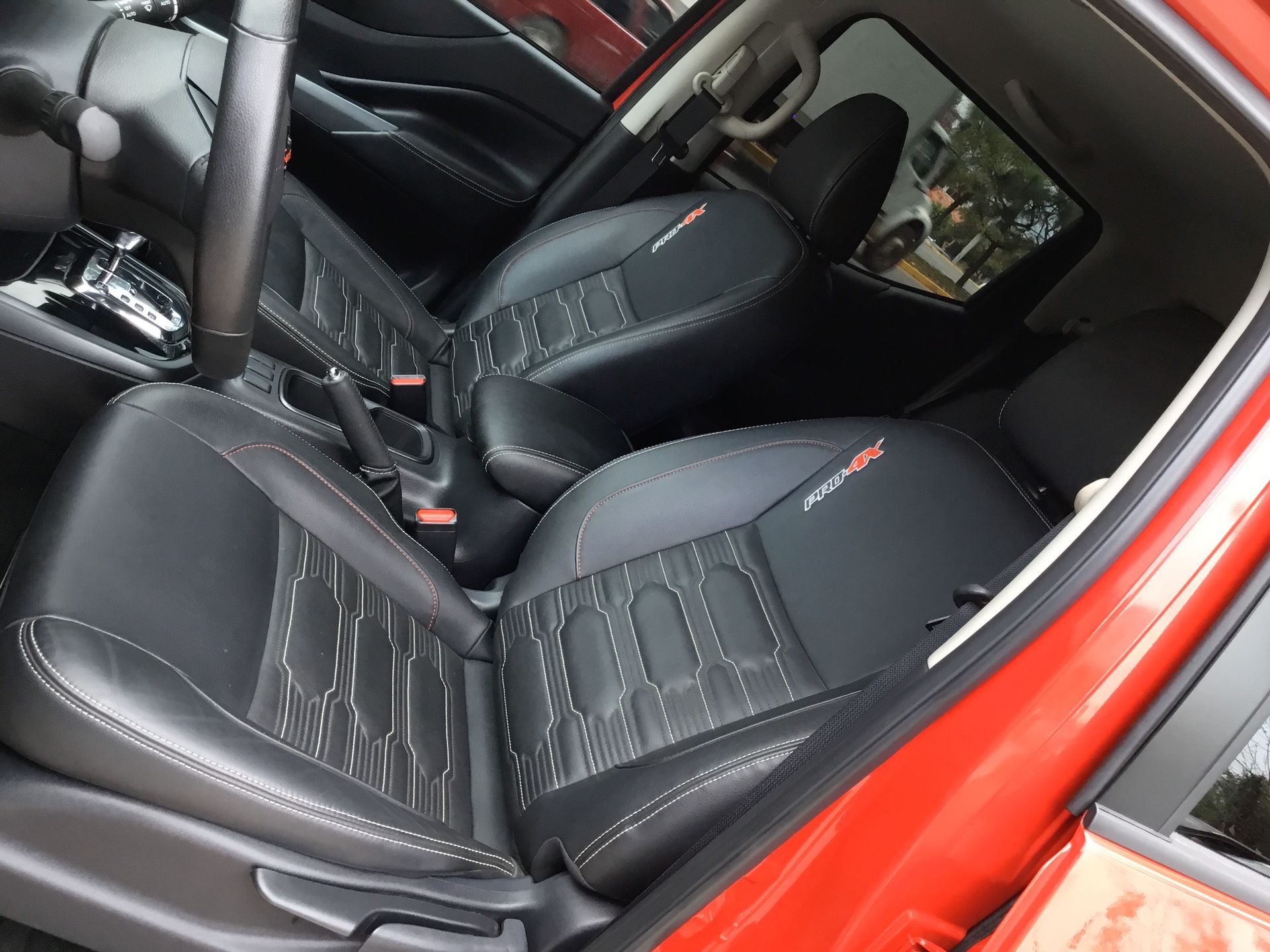2025 Nissan FRONTIER PRO-4X 4X4 TA 25