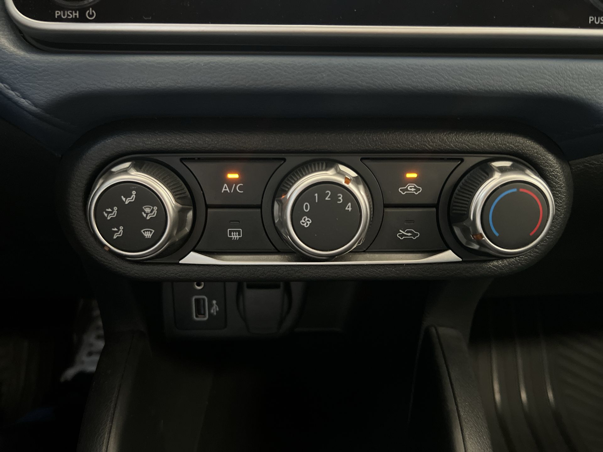 2025 Nissan VERSA ADVANCE MT 25