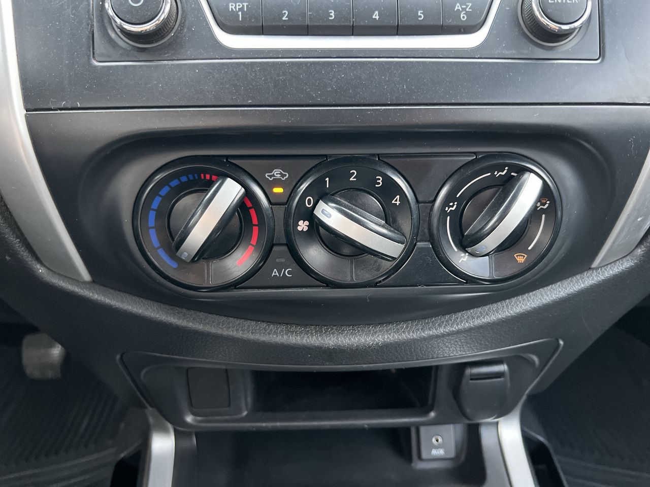 2020 Nissan NP300 FRONTIER XE T/M AC PAQ. SEG.6 VEL