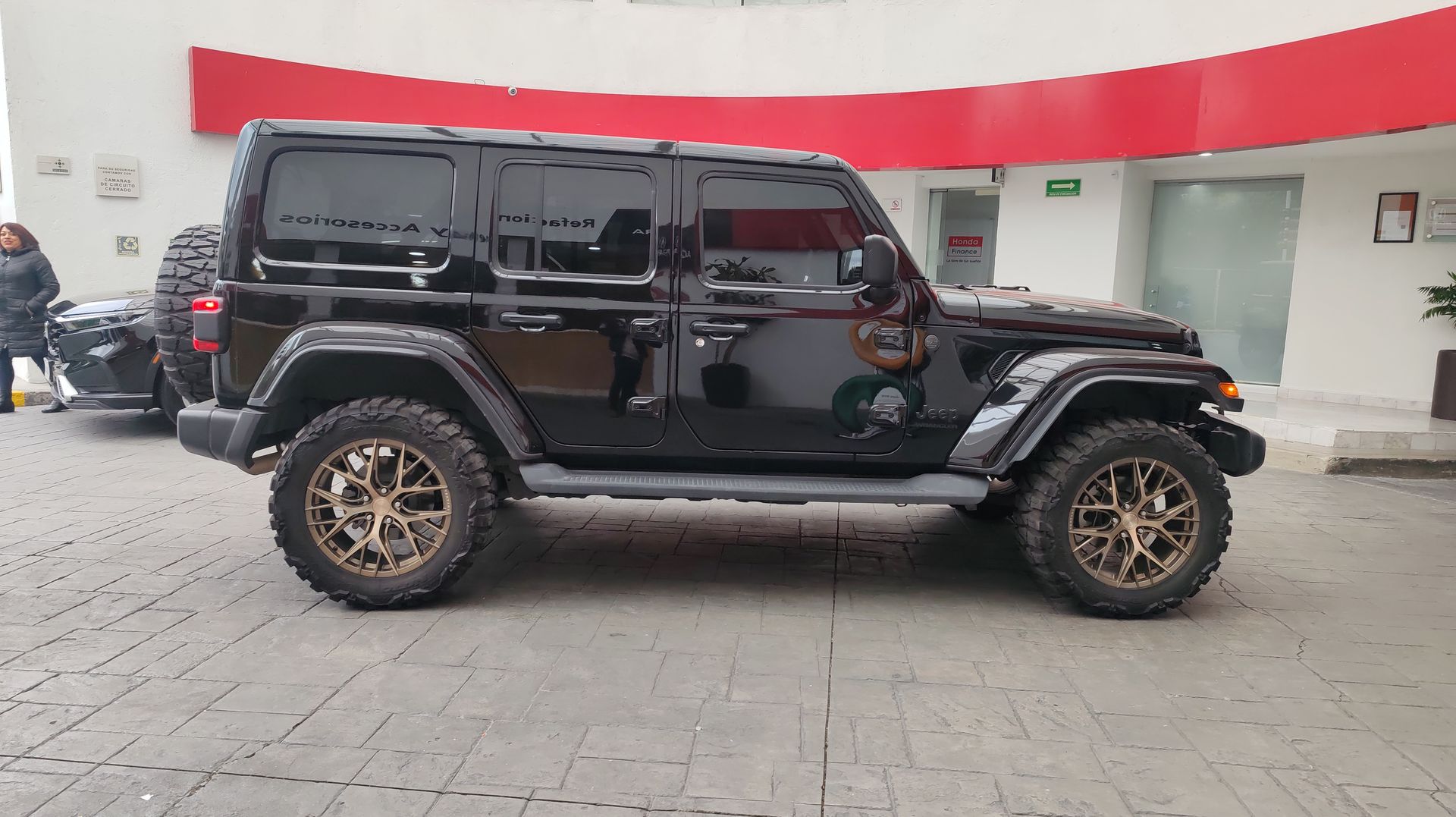 2025 Jeep WRANGLER UNLIMITED SAHARA PHEV TURBO 4XE