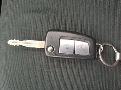 2022 Nissan FRONTIER LE TA 22