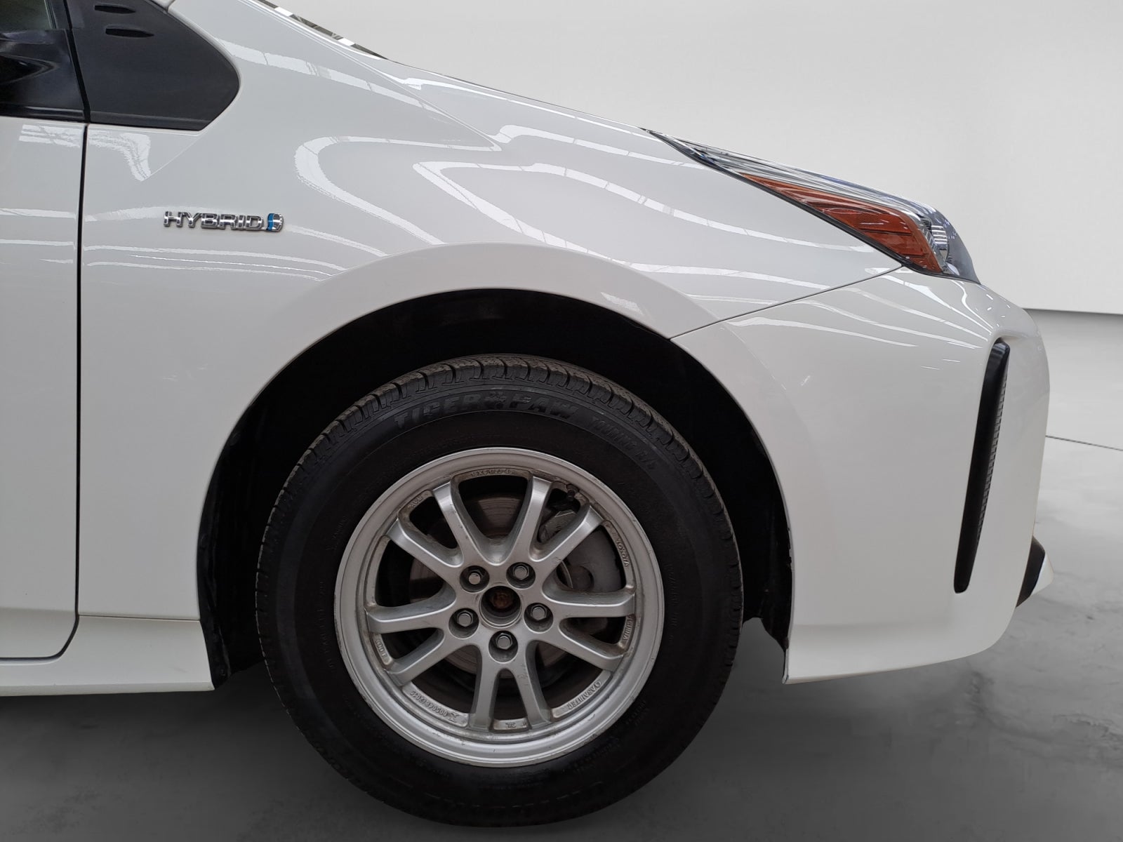 2021 Toyota PRIUS BASE