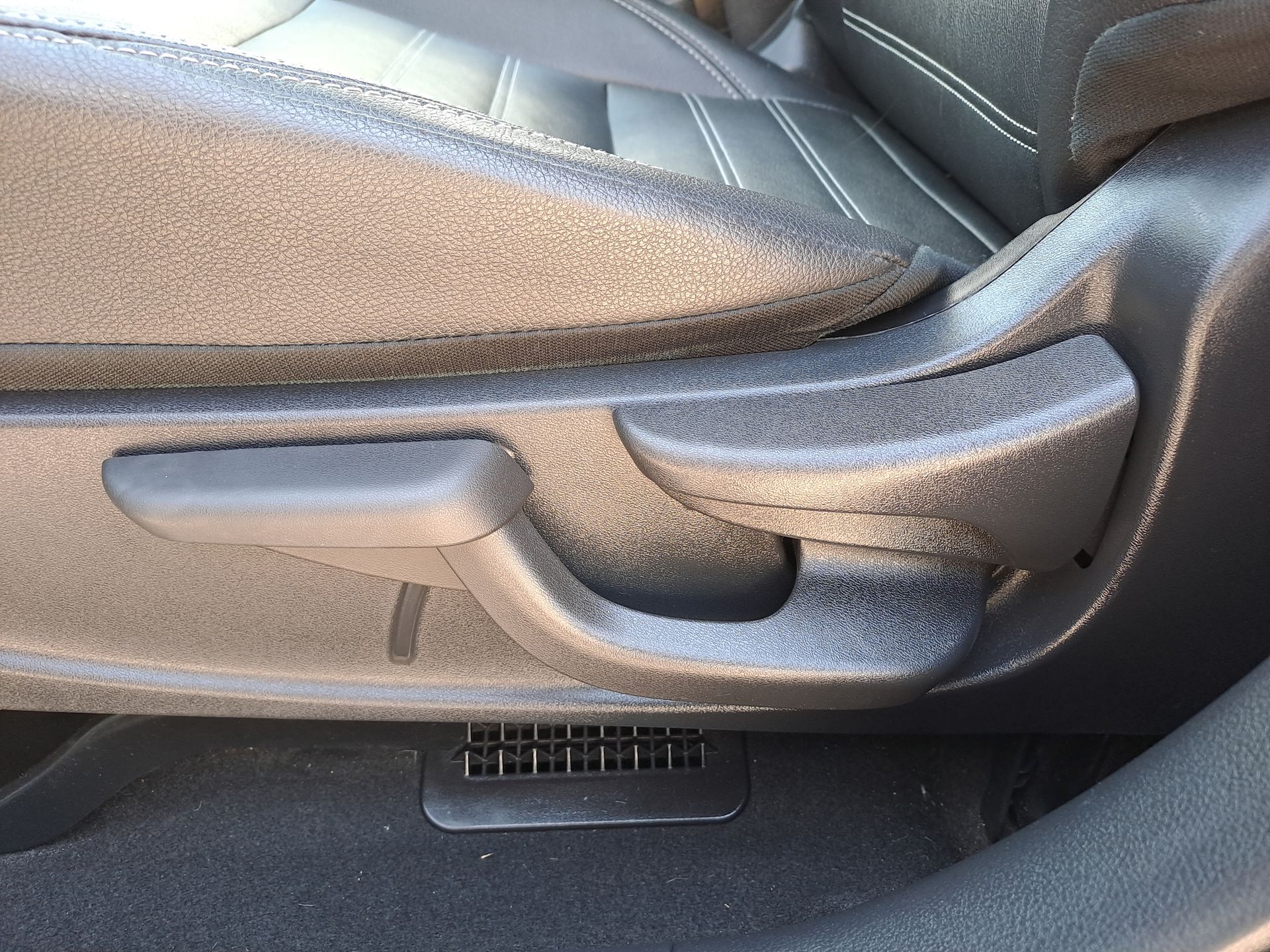 2024 Nissan KICKS PLATINUM E-POWER 24