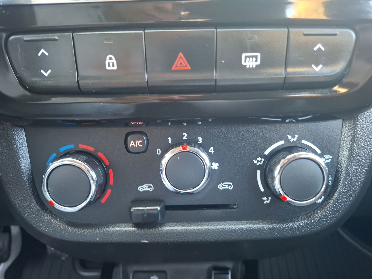 2025 RENAULT KWID BITONO